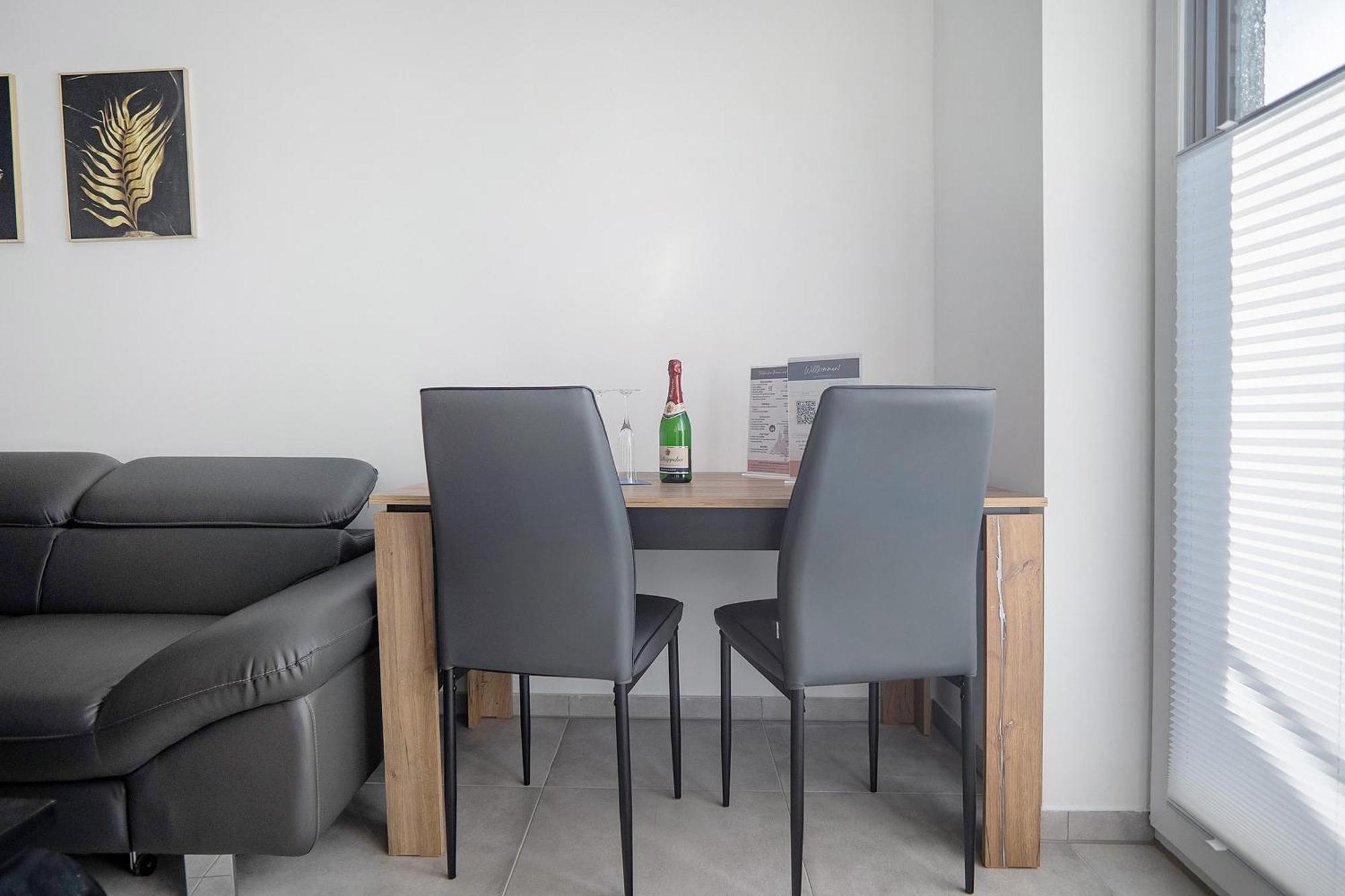Neubau Ferienwohnung Mit Balkon 그로나우 외부 사진