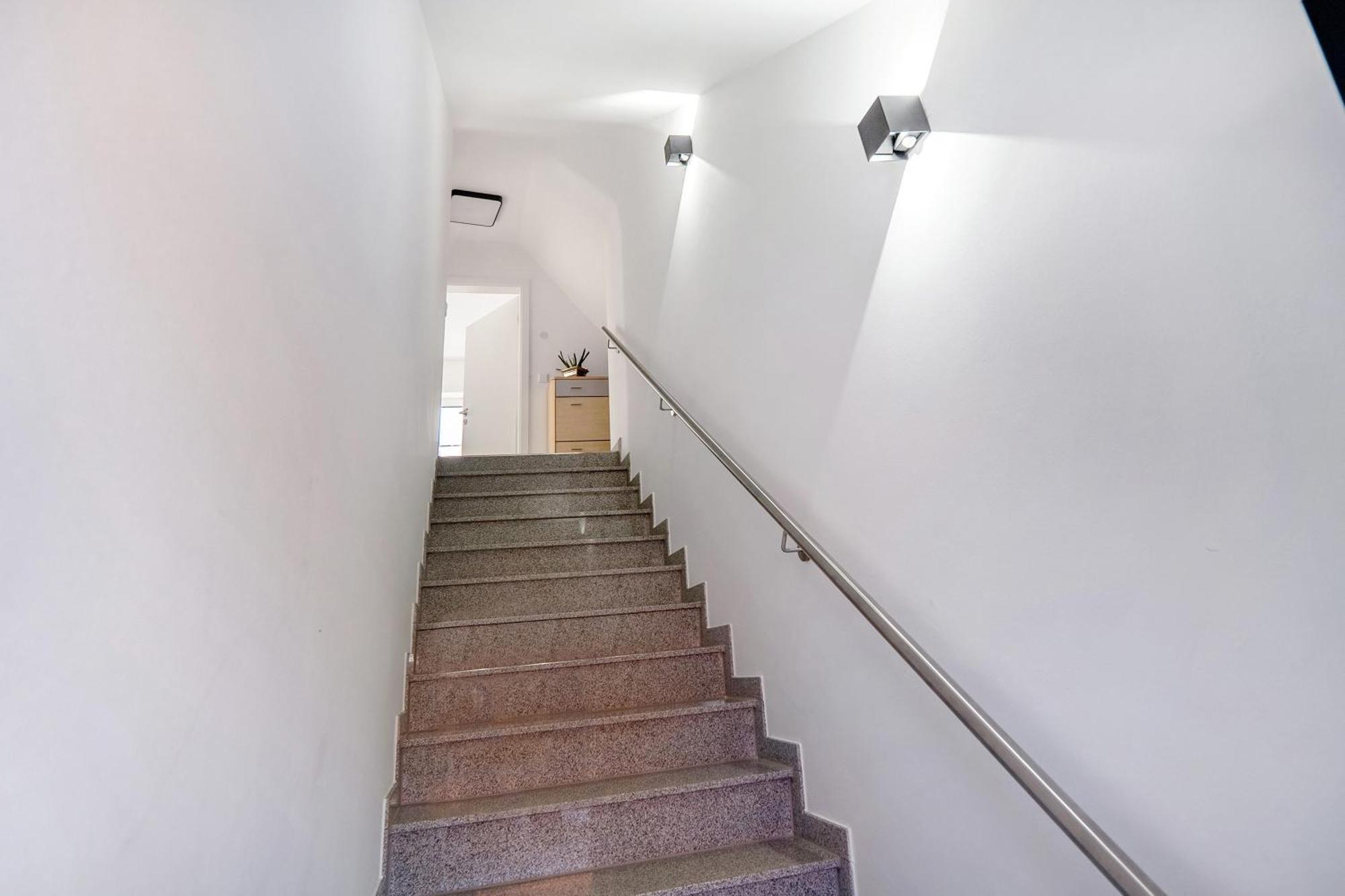 Neubau Ferienwohnung Mit Balkon 그로나우 외부 사진