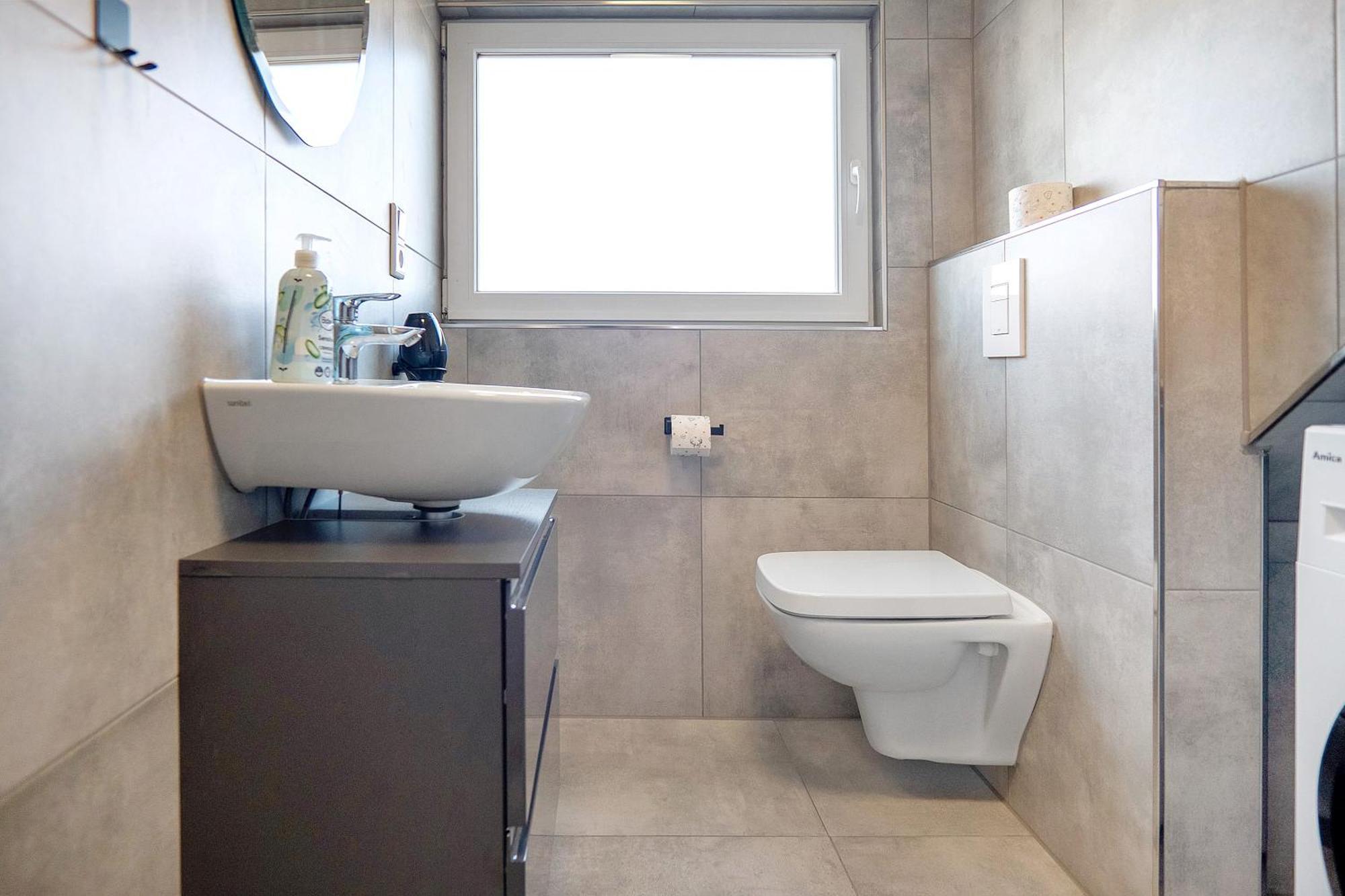 Neubau Ferienwohnung Mit Balkon 그로나우 외부 사진