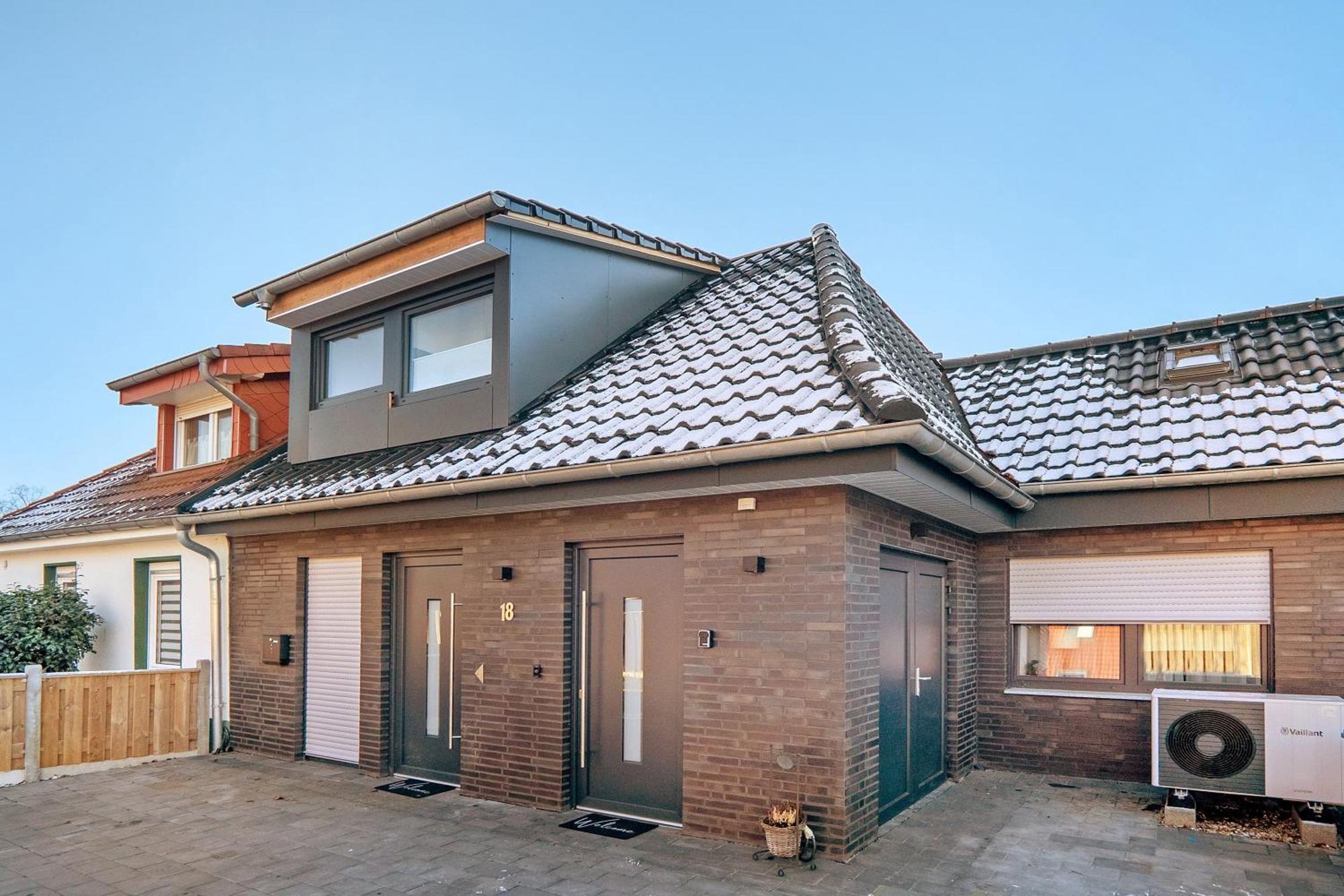 Neubau Ferienwohnung Mit Balkon 그로나우 외부 사진